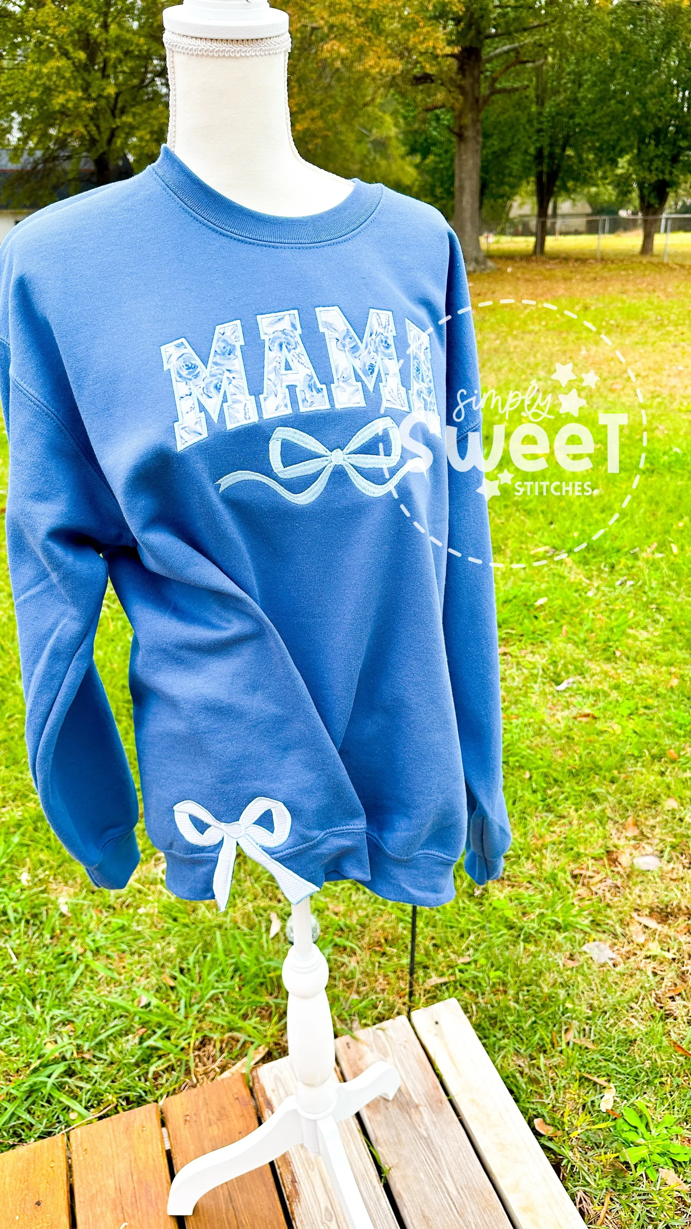 2850 - Mama Applique with Side Bows- Adult Sweatshirt