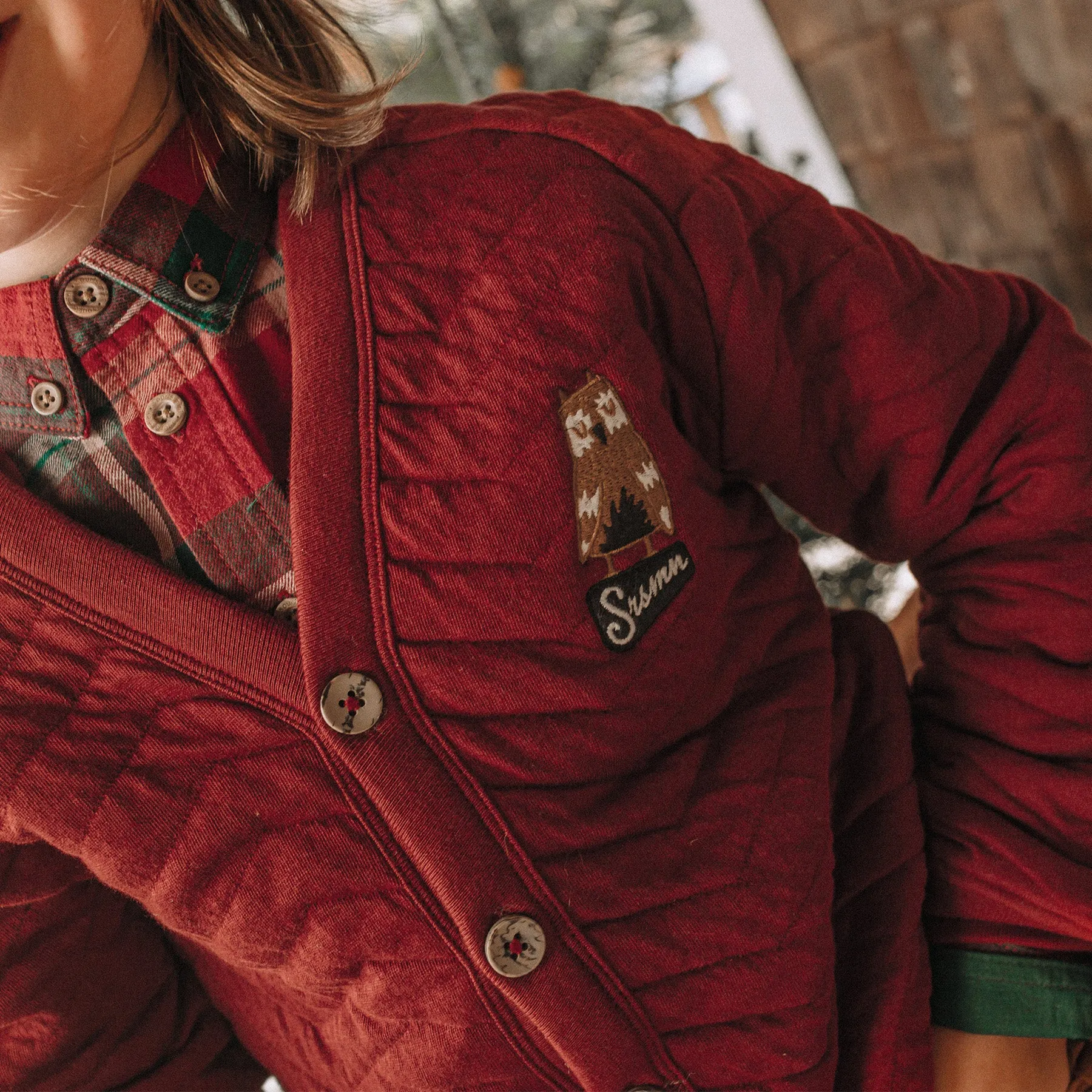Cardigan rouge matelassé, enfant || Red quilted cardigan, child