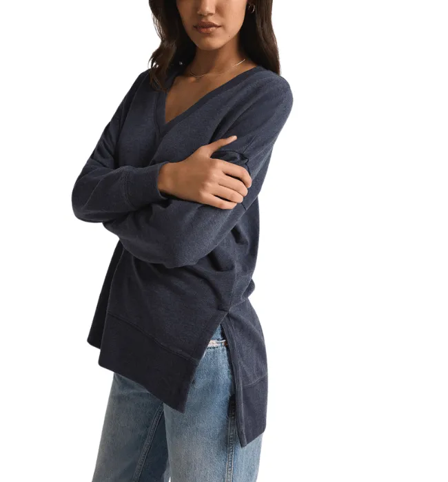 MODERN V-NECK WEEKENDER