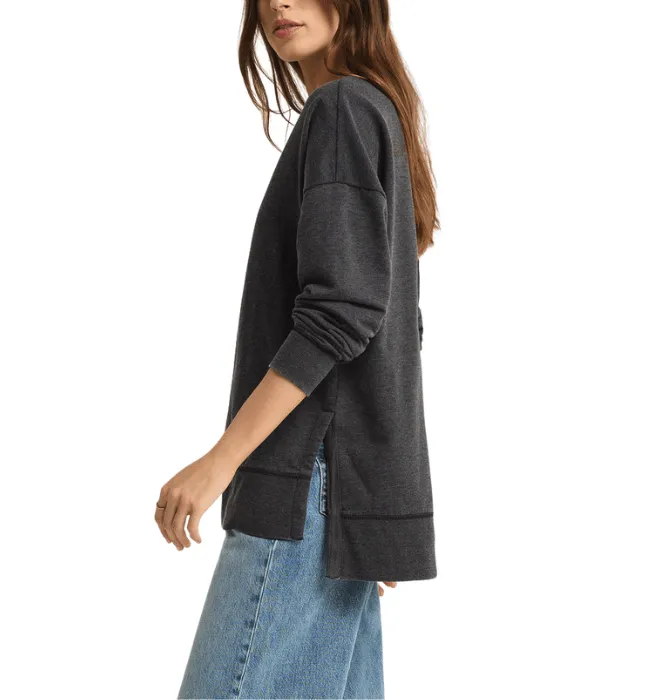 MODERN V-NECK WEEKENDER
