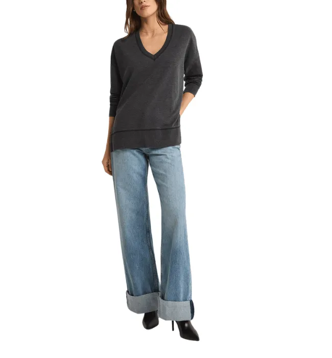 MODERN V-NECK WEEKENDER