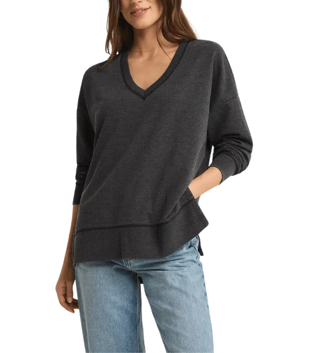 MODERN V-NECK WEEKENDER