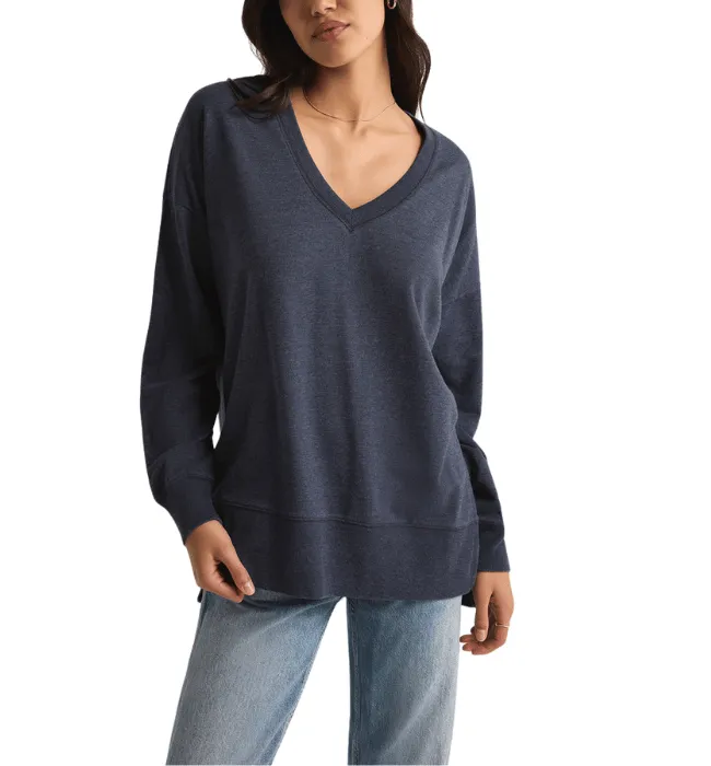 MODERN V-NECK WEEKENDER
