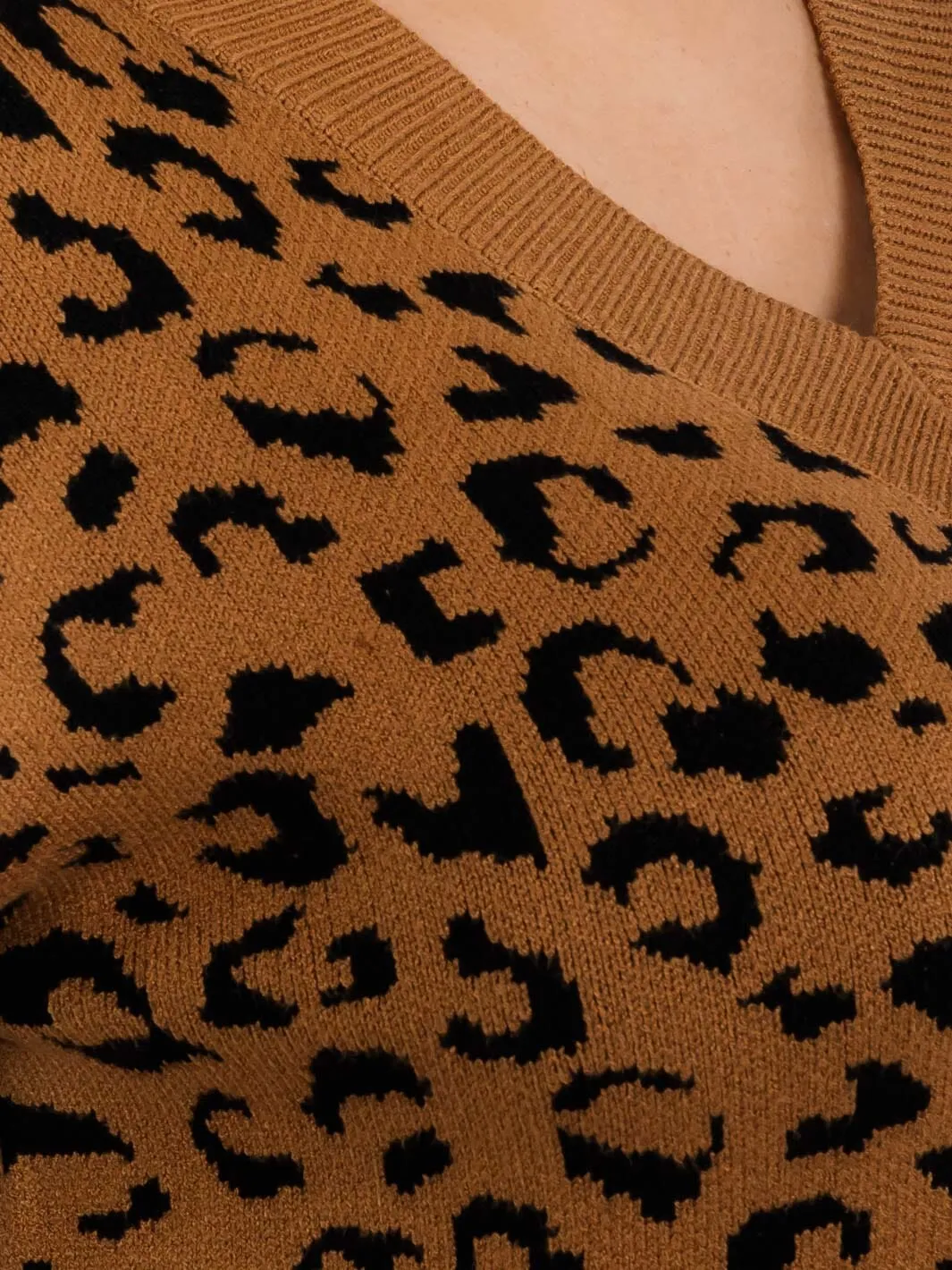 PLUS SIZE LONG SLEEVES V-NECK PULLOVER COLORBLOCK ANIMAL PRINT SWEATER