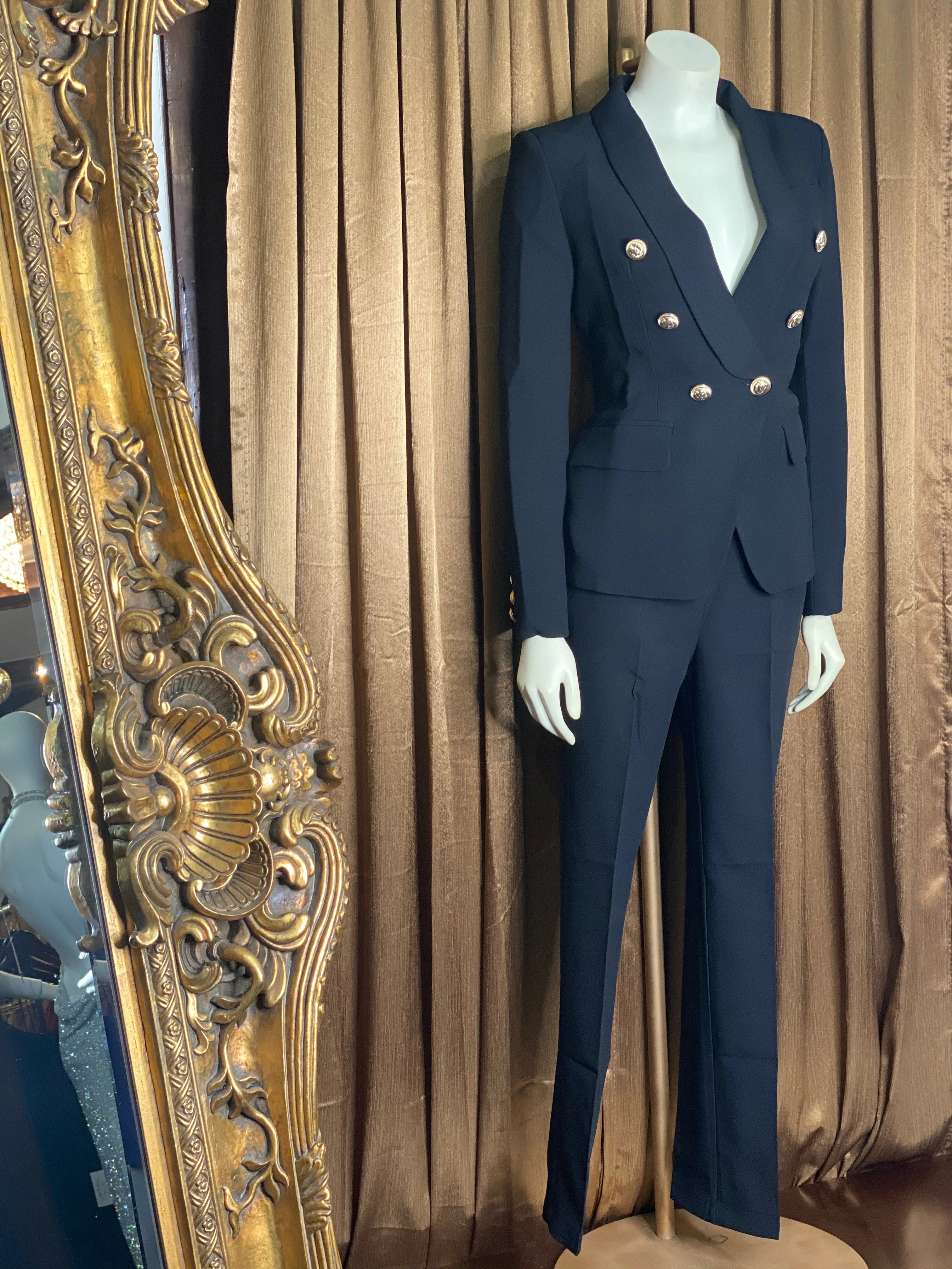 “QUEEN MACHHLI” (BLACK)