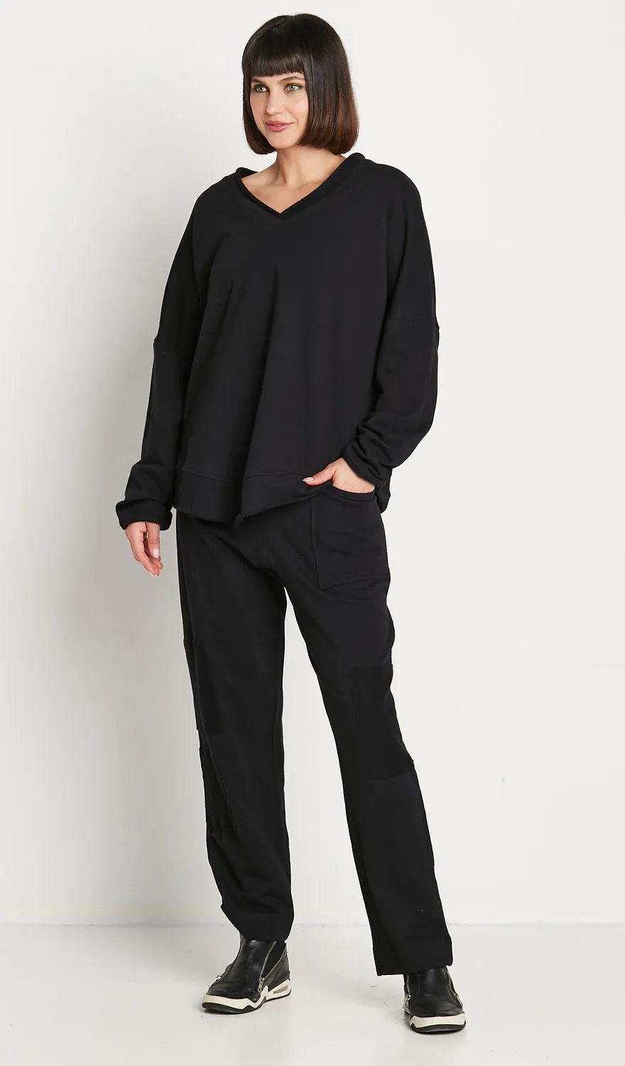 V NECK TEE