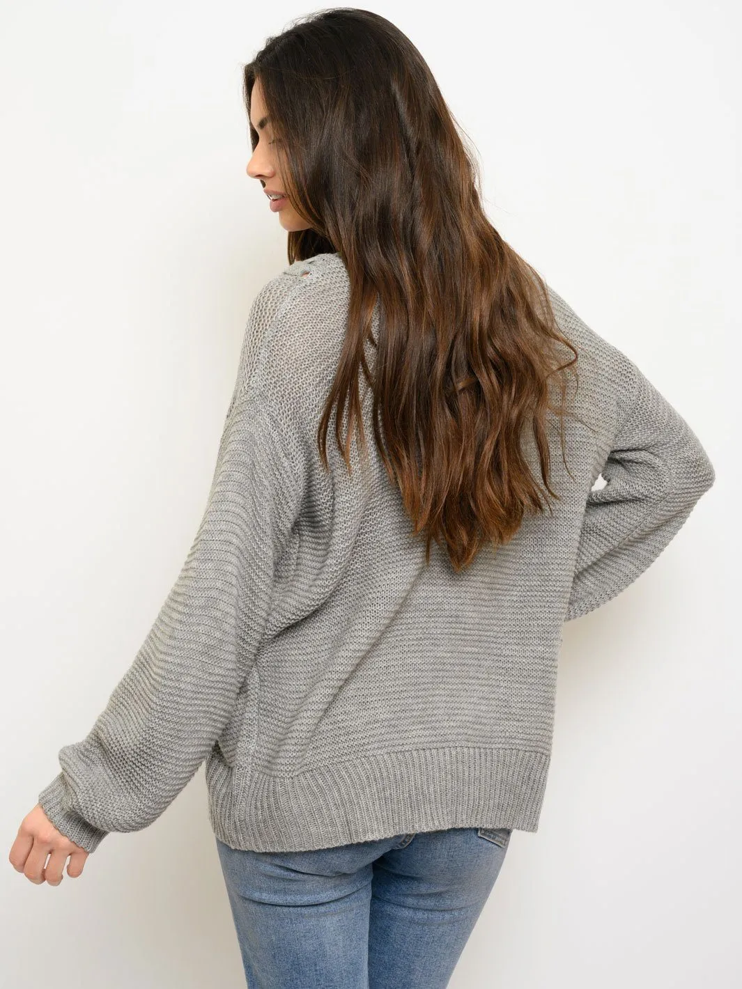 WOMEN'S LONG SLEEVE KNIT V-NECK SWEATER