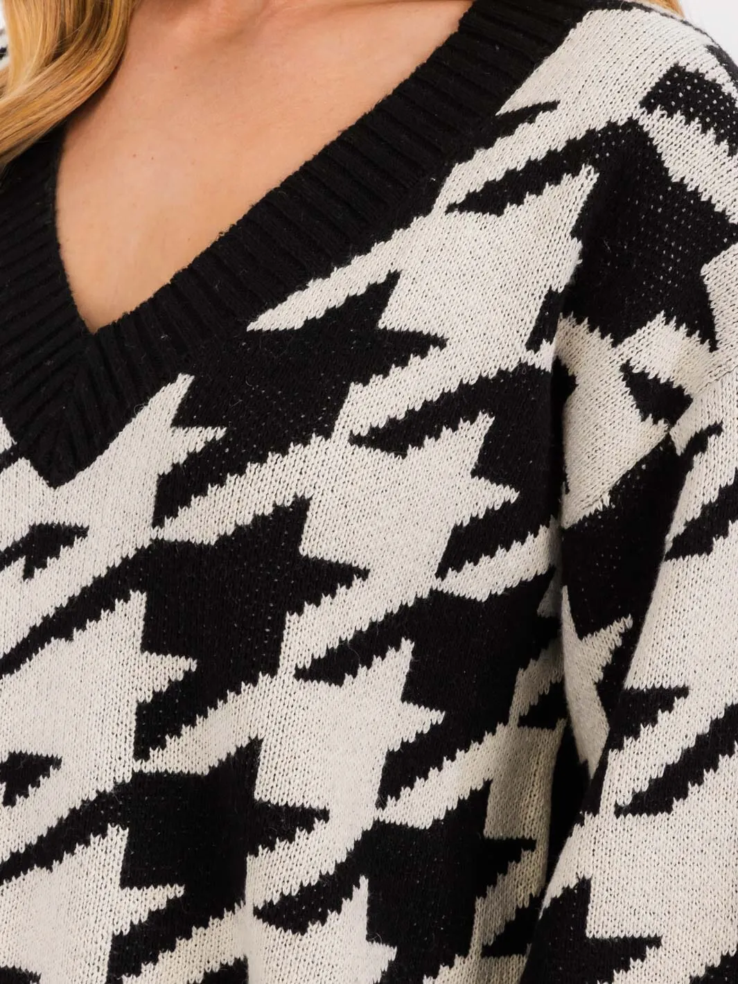 WOMEN'S LONG SLEEVE V-NECK COLORBLOCK PULLOVER SWEATER