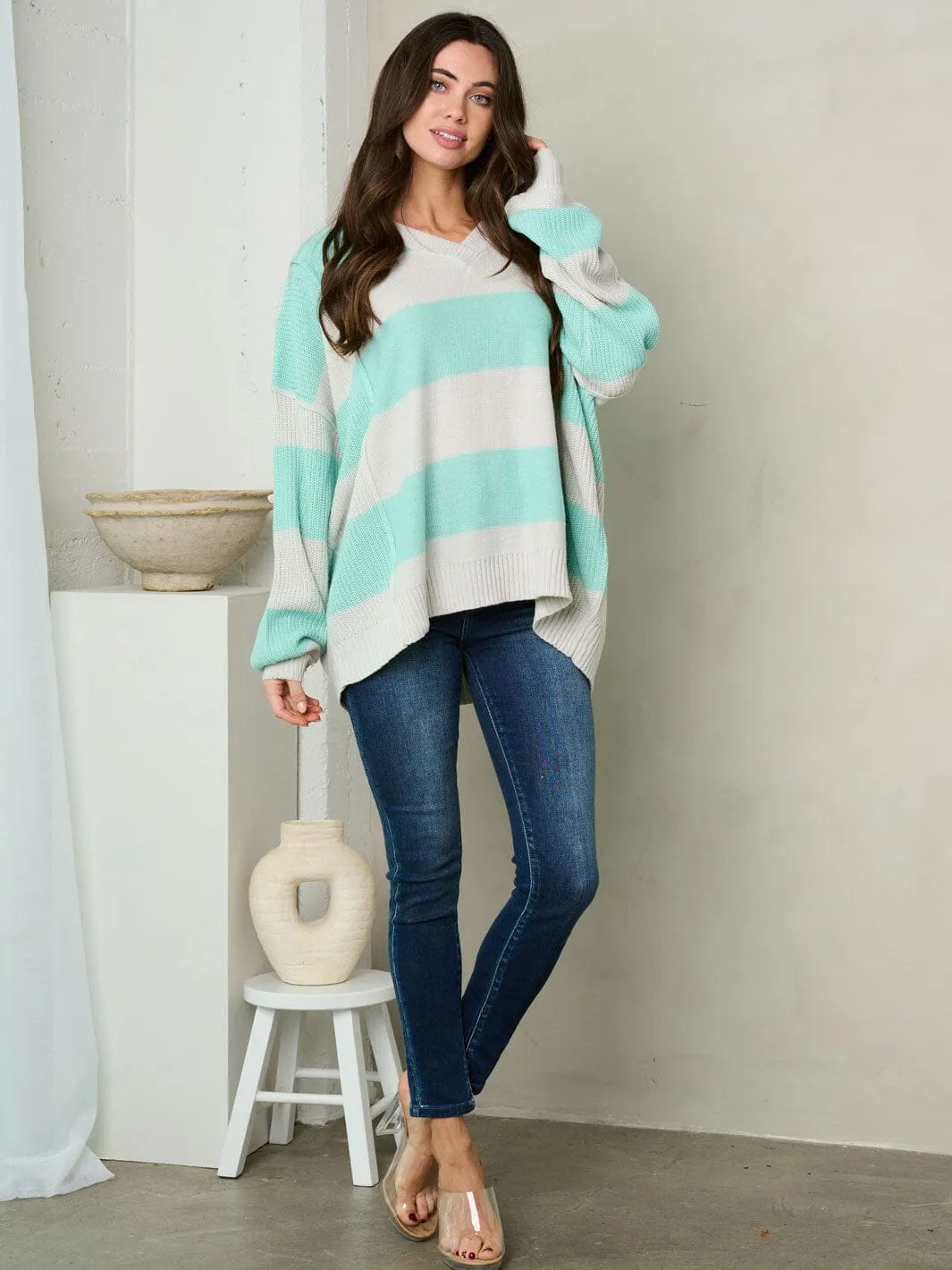 WOMEN'S LONG SLEEVE V-NECK COLORBLOCK SWEATER