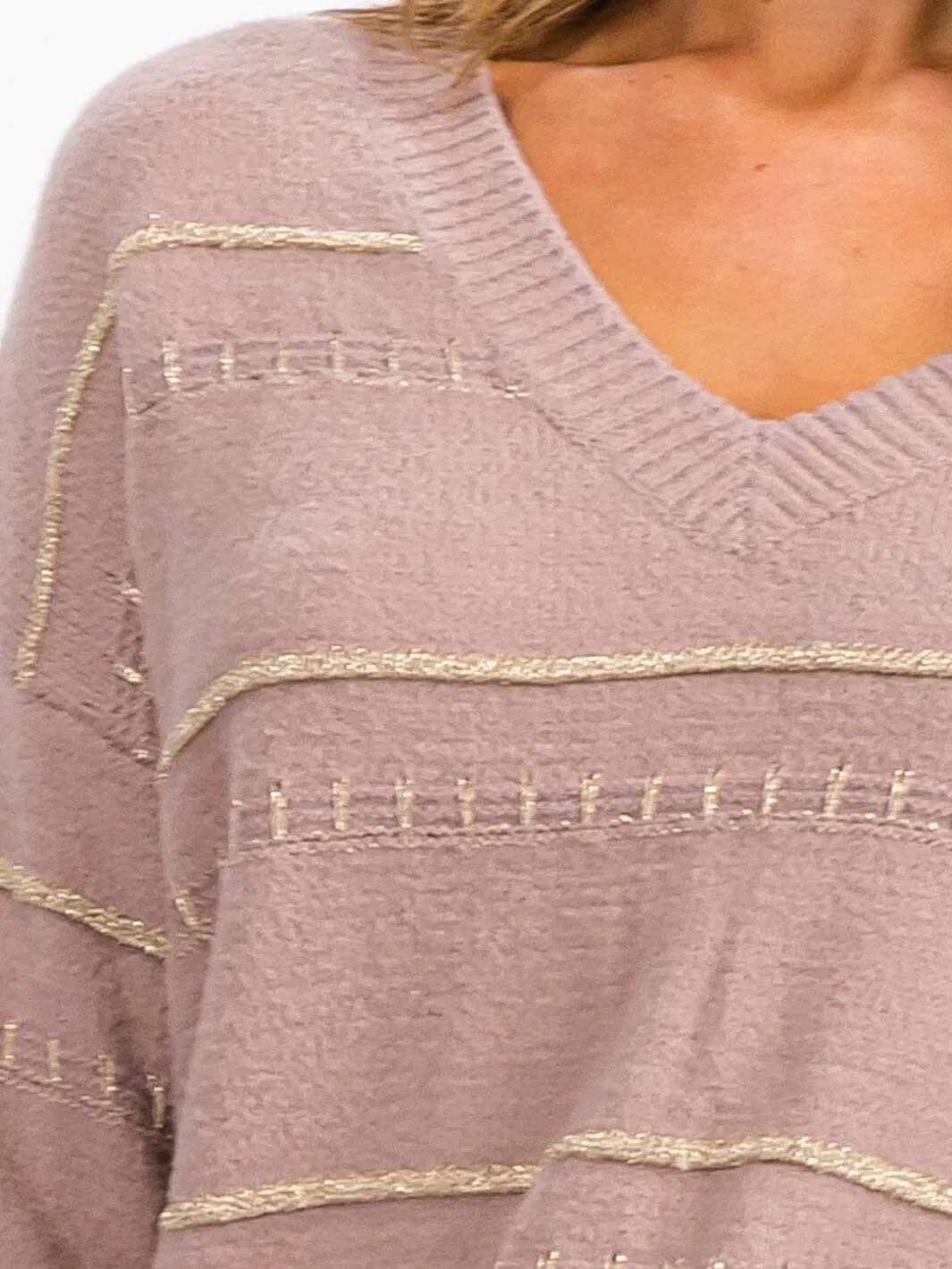 WOMEN'S LONG SLEEVE V-NECK DETAILED PULLOVER SWEATER