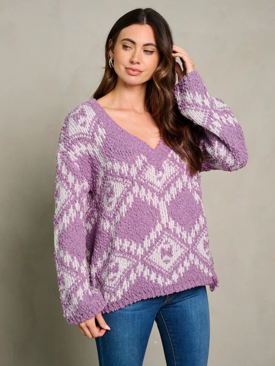 WOMEN'S LONG SLEEVE V-NECK DISTRESS COLORBLOCK SWEATER