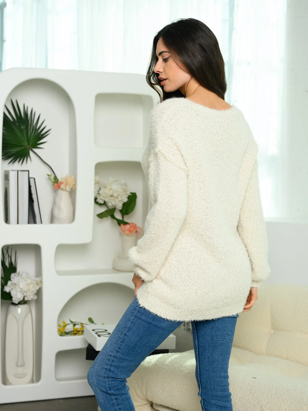 WOMEN'S LONG SLEEVE V-NECK FUZZY SWEATER