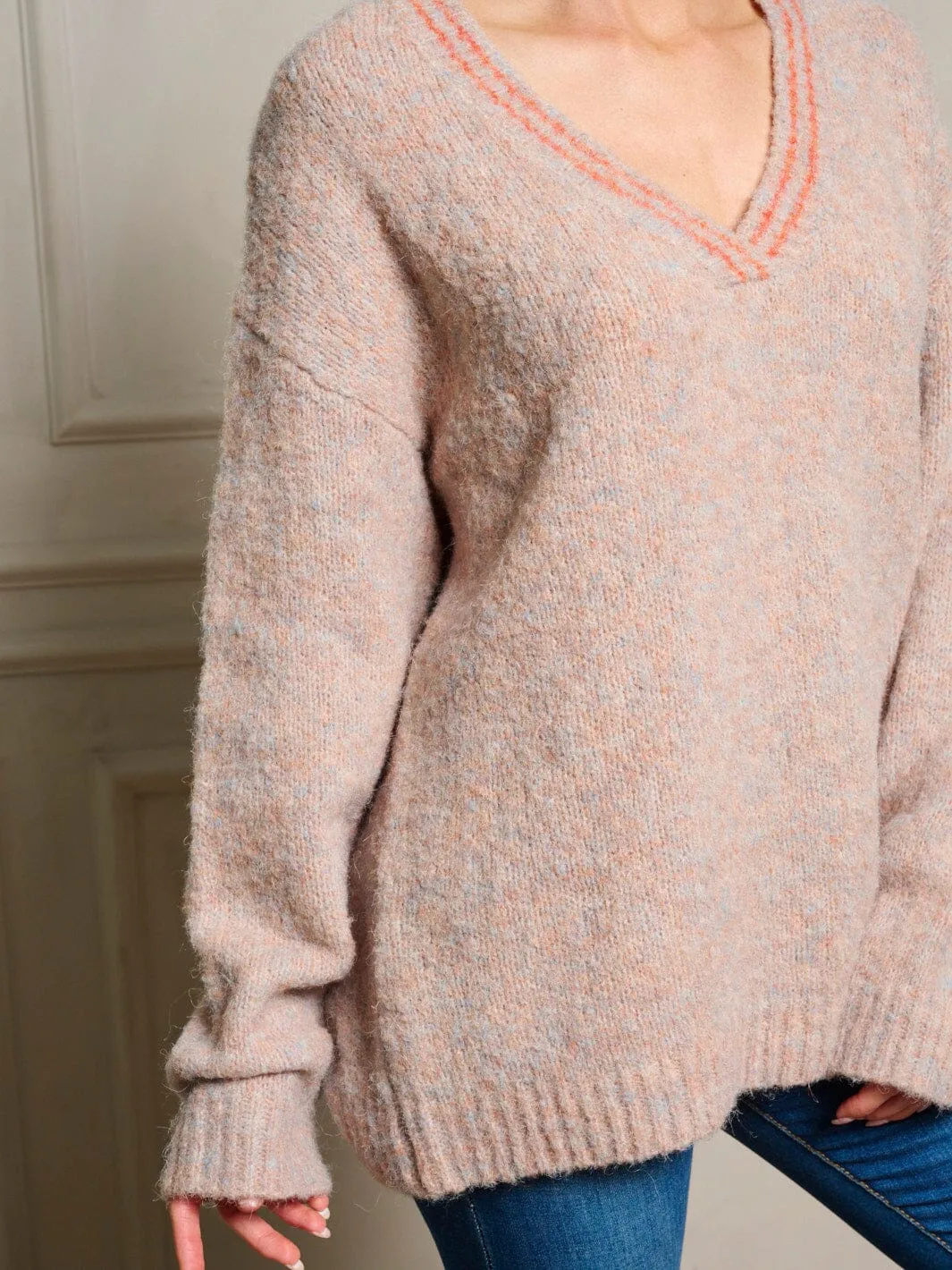 WOMEN'S LONG SLEEVE V-NECK PULLOVER SWEATER
