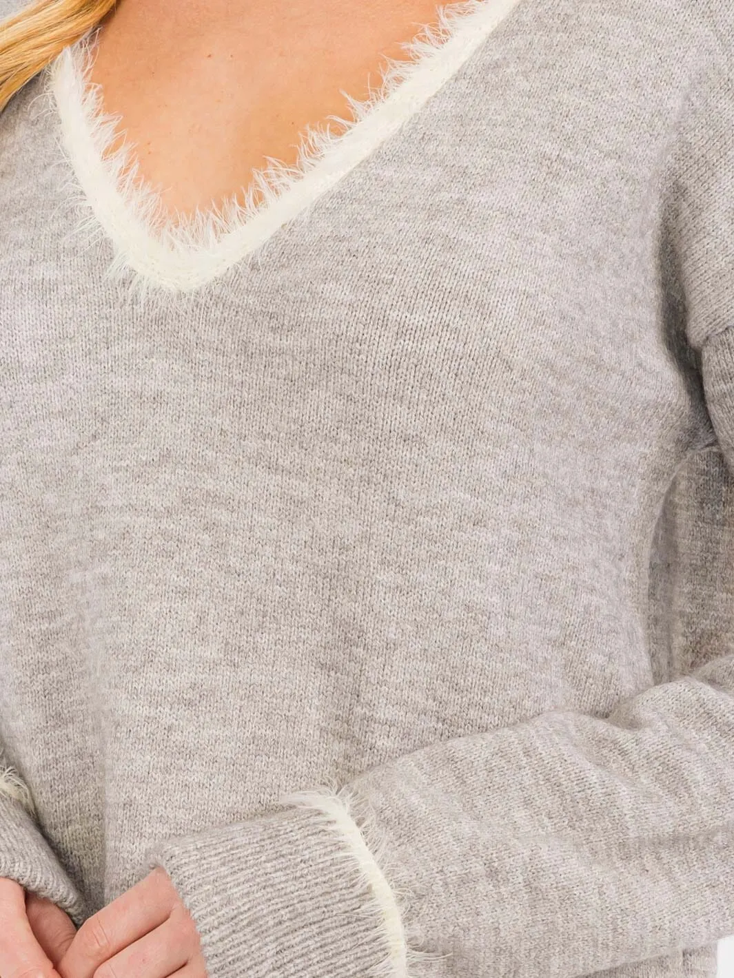 WOMEN'S LONG SLEEVES V-NECK PULLOVER TRIM DETAILED SWEATER